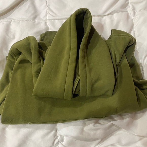 Green hoody size Large, gently used - Picture 1 of 4